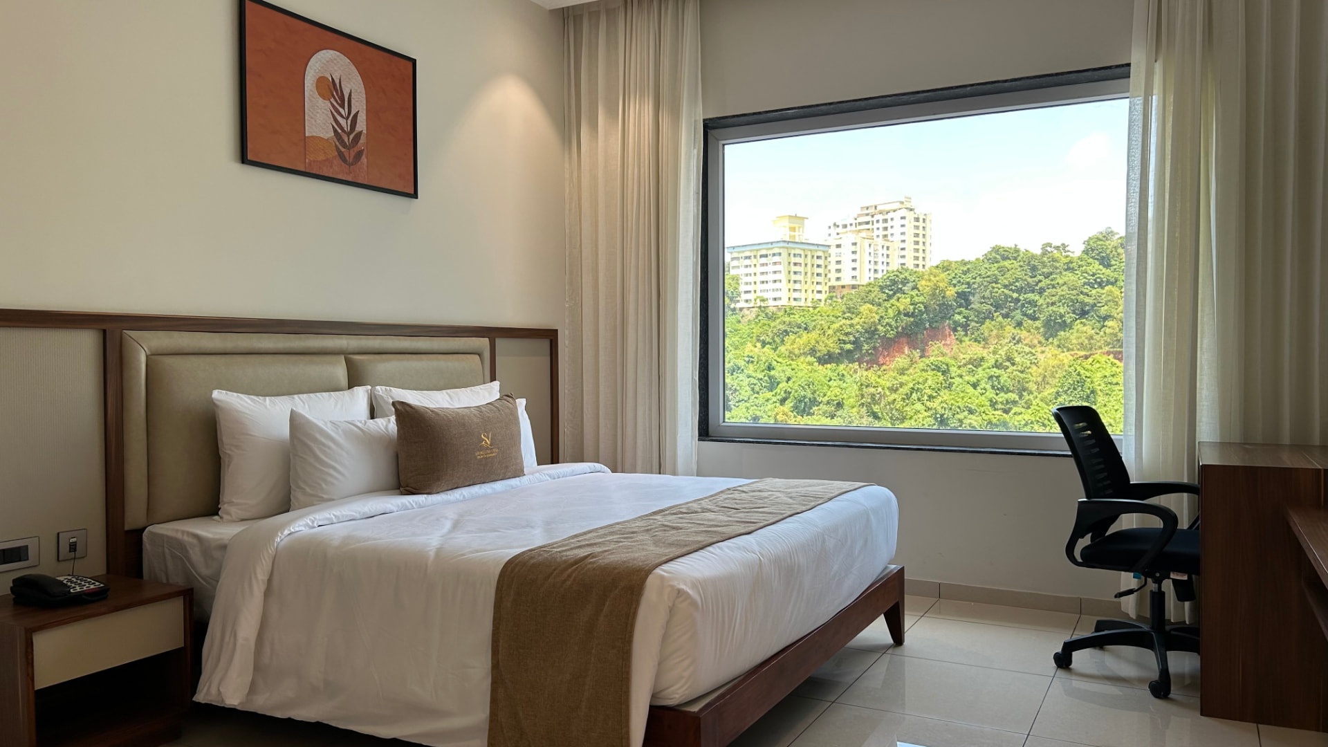 Suite at Shoreline Vista with a separate sitting area